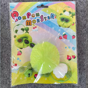Venta al por mayor novedad DIY regalo innovador DIY artesanía juguete novedad llavero pompón monstruo - Product Image 2