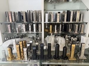 Clôture de piscine en acier inoxydable HL, base carrée en verre, finition satinée, 160 mm de hauteur avec couvercle plat pour jardin et cour - Product Image 6