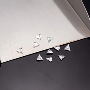 Messi Gems 3x3mm - 5x5mm HPHT DEF VS Diamant de laboratoire cultivé en vrac, taille triangle, fantaisie, de type Melee - Product Image 3