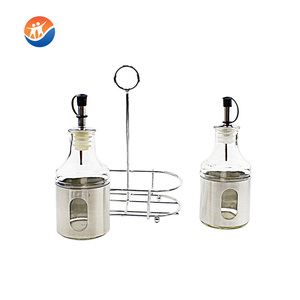 Juego de Botella de Aceite y Tarro de Pimienta de Vidrio con Hierro Repujado - Product Image 3