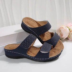 Pantuflas Estilo Tenis con Suela Gruesa y Plataforma, Diseño Multicolor, Ligeras y Adecuadas para Playas de Arena - Product Image 6