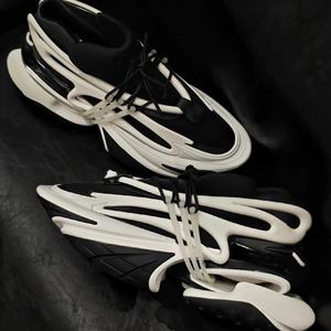 รองเท้าผ้าใบดีไซน์หรูหราสำหรับทุกเพศ  แบบสวมใส่สบายๆ  พร้อมโลโก้สั่งทำพิเศษ  ดีไซน์พื้นหนา  รองเท้าผู้ชาย - Product Image 1