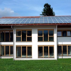 CN;JIA <span class=keywords><strong>Goodwe</strong></span> 48V 5KW 200AH Panneaux solaires monocristallins Système de charge de voiture EV photovoltaïque connecté au réseau Nouvelle technologie PWM - Product Image 6