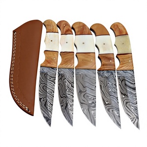 Cuchillo de caza de hoja fija de acero de Damasco con punta caída y mango de madera - Product Image 4