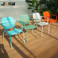 Ensemble table et chaises de salle à manger multicolores en aluminium, écologiques, au design moderne et personnalisable, pour usage extérieur dans les villas, les écoles et les parcs