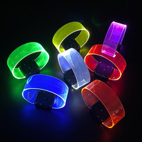 Bracelets lumineux à LED avec fermoir, accessoires de fête qui brillent dans le noir, accessoires néon pour rave, cadeaux sympas pour Halloween et anniversaires