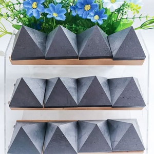 Cristaux de <span class=keywords><strong>pierre</strong></span> de guérison polis sculpture <span class=keywords><strong>pyramide</strong></span> artisanale <span class=keywords><strong>pyramide</strong></span> de <span class=keywords><strong>shungite</strong></span> noire pour Feng Shui - Product Image 1