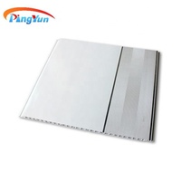 Panneau de plafond en PVC résistant à l'humidité pour la décoration intérieure, installation facile sur grilles en bois pour hôtels et hôpitaux
