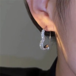 Orecchini a perno da donna con pietra a cuore, gioielli minimalisti romantici alla moda - Product Image 3