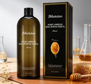 โทนเนอร์ JMSOLUTION Honey Luminous Royal Propolis XL สีดำ ผลิตในเกาหลี ยอดนิยม บำรุงผิวหน้าทุกวัน ช่วยเติมน้ำให้ผิว พร้อมบริการปรับแต่งสูตรเฉพาะ - Product Image 1