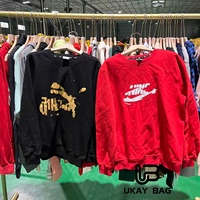 F3 Vêtements d'occasion de marque en gros : Sweats à capuche tendance internationaux, tailles mixtes, lots abordables pour friperies