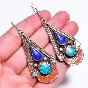 Boucles d'oreilles pendantes en argent sterling tibétain avec corail turquoise, design bohème pour femme - Cadeau pour mariage ou fête - Product Image 4