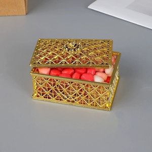 Boîte à bonbons carrée dorée en plastique ajouré pour mariage, boîte à dragées pour <span class=keywords><strong>Ferrero</strong></span> <span class=keywords><strong>Rocher</strong></span>, fête prénuptiale, fiançailles, fournitures cadeaux - Product Image 4