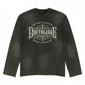 <span class=keywords><strong>T</strong></span>-shirt à manches longues pour homme en gris foncé délavé vintage avec un motif de lettres ornées complexes, col rond classique, tissu doux - Product Image 2