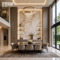 Buffet contemporain encastré avec niche artistique éclairée et vitrine à vin en verre pour villa moderne