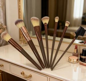 Best-selling professional <b>makeup</b> brush set for facial <b>makeup</b>, including eyeshadow, blush, foundation and other <b>makeup</b> <b>tools</b>. - Product Image 2