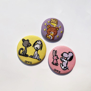 Thiết Kế Mới Huy Hiệu Phim Hoạt Hình Con Chó Bông Thêu Huy Hiệu Sinh Viên Ba Lô Dễ Thương Mặt Dây Chuyền <span class=keywords><strong>Pin</strong></span> Thêu Kim Loại Nút <span class=keywords><strong>Pin</strong></span> - Product Image 2