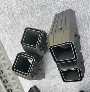 Puntas de escape cuadradas de fibra de carbono negras de lujo de 1.5 mm de grosor con acabado pulido a espejo para Land Rover Defender, protector de malla de punta cuadrada - Product Image 1