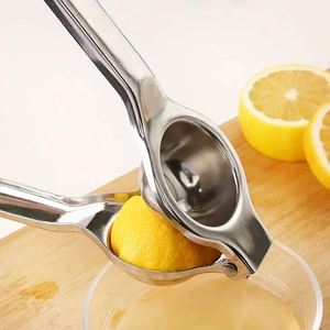 Presse-agrumes manuel en acier inoxydable pour la cuisine de restaurant et la maison, idéal pour le thé au lait, les jus de citron et de fruits – Ustensile métallique pour usage domestique - Product Image 1
