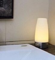 Offre Spéciale Capteur De Mouvement À Piles Pir D'intérieur de Lampe de Table Menée Sans Fil Veilleuse Éclairage Et Conception des circuits Blanc Chaud