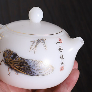Tetera de Porcelana Tipo Hielo con Dos Tazas, Juego de Té Kung Fu Pintado a Mano con Diseño de Cigarra de Dehua, Caja de Regalo Empresarial - Product Image 4