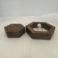 Ornamen Kayu Heksagonal Tabung Kaca Bening Penyangga Kayu Solid Pot Bunga Meja Vas untuk Dekorasi
