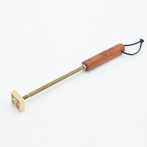 <span class=keywords><strong>Timbre</strong></span> en fer <span class=keywords><strong>personnalisé</strong></span> pour gâteau Burger Marque 3CM Logo de dessin animé Moule en laiton de feu Tampon chaud pour la fabrication de gâteaux de pain de mariage - Product Image 5