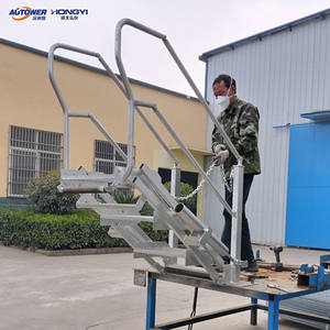 Échelle mobile à trois/quatre/cinq marches, escalier pliant pétrochimique avec cage de sécurité pour le chargement, portique de chargement sur patins - Product Image 1