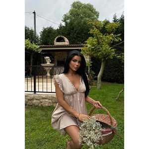 เดรสสั้นสีเบจสไตล์วินเทจ สายเดี่ยว ไซส์ XS ผ้าสแปนเด็กซ์ มีซับใน ไม่มีปก ดีไซน์เซ็กซี่ เหมาะสำหรับใส่ในวันที่อากาศดีในฤดูใบไม้ผลิหรือฤดูใบไม้ร่วง - Product Image 2