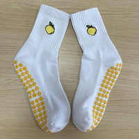 Nouvelles chaussettes de yoga et de pilates pour femmes, en coton respirant, antidérapantes, avec logo personnalisé, brodées, mignonnes, avec ruban
