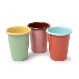 10oz 16oz rojo amarillo verde V forma Hotel vajilla <span class=keywords><strong>cerveza</strong></span> café pintado a mano logotipo personalizado vasos esmaltados con borde negro - Product Image 4