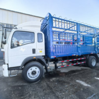 Camion léger Sinotruk Howo 4x2 Mini Truck 5-10 tonnes 6 roues Mini camion de transport de bétail RHD/LHD Camion de fret léger à clôture