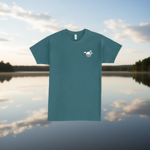 Camiseta Reflection By Ninhol, color verde azulado, diseño minimalista de nubes y sol, ropa informal unisex - Product Image 3