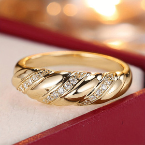 Anello con Design a Corda Intrecciata, Stile Texturizzato per Donne - Product Image 6