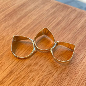 Anillo de armadura geométrica de cobre de tres secciones Empress Dowager, joyería punk neutral abierta con diseño de Saturno para hombres y mujeres, venta al por mayor - Product Image 4