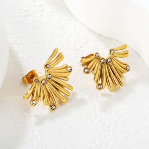 Pendientes geométricos irregulares de oro de 18k para mujer, para uso diario - Product Image 3