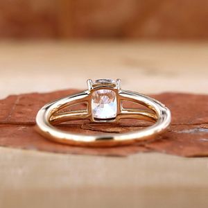 Anello di Fidanzamento in Oro Giallo Massiccio 14k <span class=keywords><strong>18k</strong></span> con Diamante Sintetico Certificato IGI CVD HPHT VVS Taglio Cushion per Gioielleria Femminile - Product Image 3