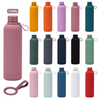 Logo personnalisé 500ml 750ml Bouteille d'eau en acier inoxydable isolée sous vide pour le sport en plein air avec poignée en silicone