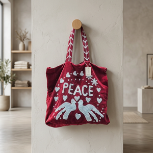 กระเป๋าโท้ทกำมะหยี่สีแดงสั่งทำขายส่ง พร้อมลายปักอักษร PEACE สีเงิน รูปหัวนกพิราบ หัวใจ และลายดอกไม้สุดเก๋ - Product Image 6