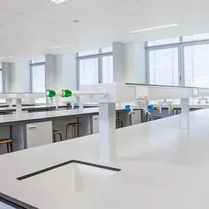 Tavola personalizzata resistente ai prodotti chimici per scuole e laboratori di alta qualità da laboratorio