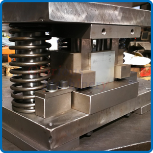 Molde de perforación de ventanas y puertas Prensa hidráulica para perforación de orificios de tubos para aplicaciones de moldes de hardware - Product Image 2