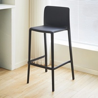 Tabouret de bar commercial contemporain en plastique durable avec dossier haut, idéal pour la maison, l'hôtel, le restaurant, le café et la maison de thé