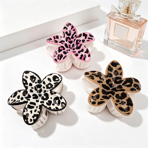 Pinces à cheveux imprimées UV motif léopard et fleur de frangipanier, pinces à mâchoires florales colorées antidérapantes pour femmes et filles - Product Image 4