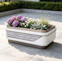 Jardinière carrée moderne en métal thermolaqué à texture marbre pour jardin extérieur et usage en centre commercial
