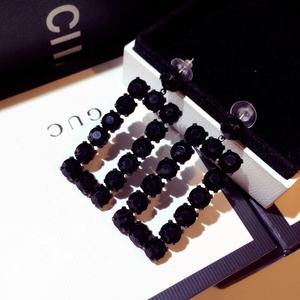 <span class=keywords><strong>Orecchini</strong></span> pendenti di nuova moda da donna <span class=keywords><strong>orecchini</strong></span> lunghi da donna esagerati di colore bianco nero <span class=keywords><strong>orecchini</strong></span> <span class=keywords><strong>rettangolari</strong></span> femminili - Product Image 6