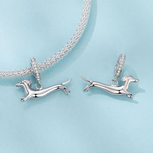 Breloque Teckel Plaqué Argent avec Incrustation de Cristal, Pendentif Animal Mignon pour Cadeau Unisexe - Product Image 3