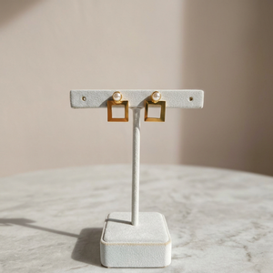 Pendientes Geométricos de Latón Chapado en Oro con Diseño Cuadrado de Perla de Imitación, Joyería Moderna para Mujer, Ideal para Fiestas - Product Image 2