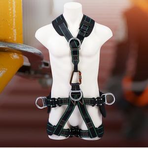 ชุดสายรัดนิรภัยแบบเต็มตัว 5 จุด สำหรับงานบนที่สูง สีดำ มีเส้นสีเขียวด้านข้าง ทำจากโพลีเอสเตอร์ ป้องกันการตก - Product Image 2