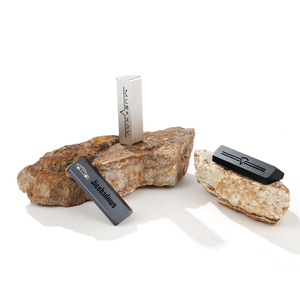 Ambientador <span class=keywords><strong>de</strong></span> Coche <span class=keywords><strong>de</strong></span> Lujo con Diseño Personalizado, Aroma Súper Fuerte y Duradero, Diferentes Aromas para Tesla - Product Image 1