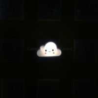 Vente en gros OEM W029 Led SMD Mini Interrupteur Mignon Dessin Animé Plug In Veilleuse Forme de Nuage Lumières Bouchons